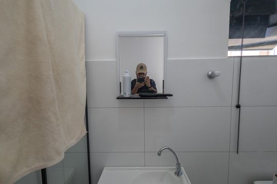 Banheiro de kitnet/studio para alugar com 1 quarto, 17m² em Parque Industrial, São José dos Campos