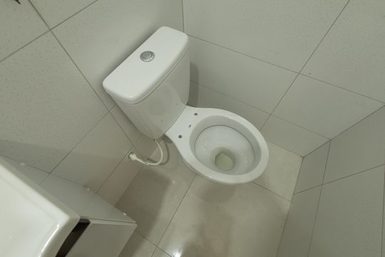 Banheiro de kitnet/studio para alugar com 1 quarto, 17m² em Parque Industrial, São José dos Campos