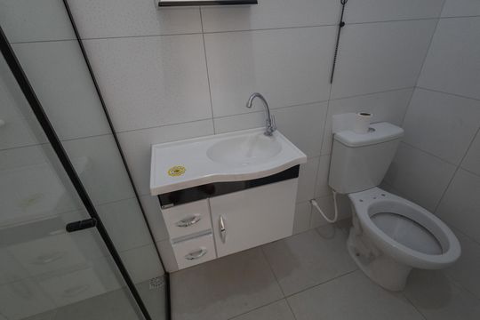 Banheiro de kitnet/studio para alugar com 1 quarto, 17m² em Parque Industrial, São José dos Campos