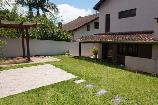 Área externa de casa de condomínio para alugar com 2 quartos, 420m² em Morada dos Pássaros, Barueri