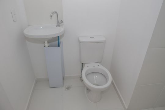 Banheiro de apartamento para alugar com 1 quarto, 26m² em Lapa, São Paulo