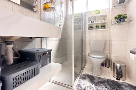 Banheiro Social de apartamento à venda com 2 quartos, 59m² em Ferrazópolis, São Bernardo do Campo
