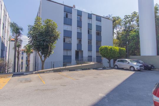 Fachada do bloco de apartamento para alugar com 2 quartos, 53m² em Lajeado, Cotia