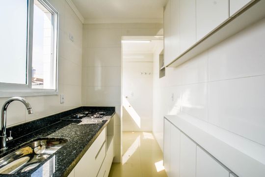 Cozinha e Área de Serviço de apartamento para alugar com 2 quartos, 56m² em Parque das Nações, Santo André