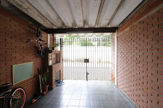 Garagem de casa para alugar com 3 quartos, 88m² em Vila Represa, São Paulo