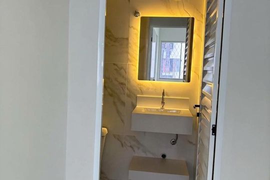 Banheiro de apartamento para alugar com 2 quartos, 55m² em Jacarepaguá, Rio de Janeiro
