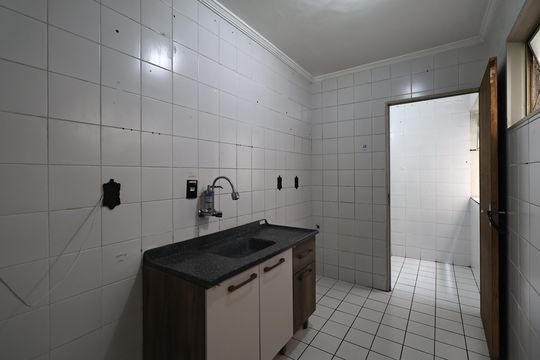 Cozinha de apartamento para alugar com 2 quartos, 68m² em Jardim Santo André, Santo André