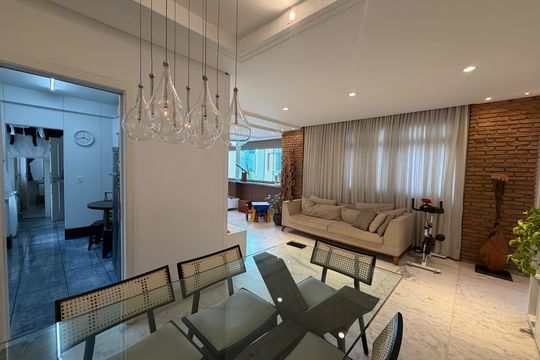 Sala de apartamento à venda com 3 quartos, 110m² em Santo Antônio, Belo Horizonte
