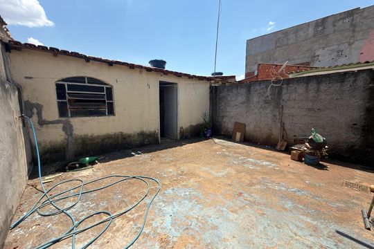 Casa à venda com 4 quartos, 200m² em Conjunto 9, Brasília