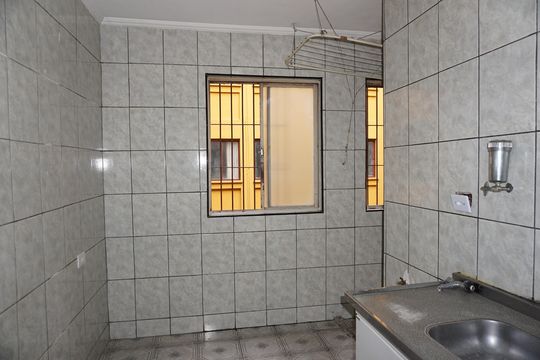 Cozinha de apartamento para alugar com 2 quartos, 49m² em Jardim Comercial, Embu das Artes