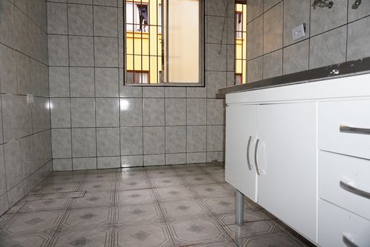 Cozinha de apartamento para alugar com 2 quartos, 49m² em Jardim Comercial, Embu das Artes