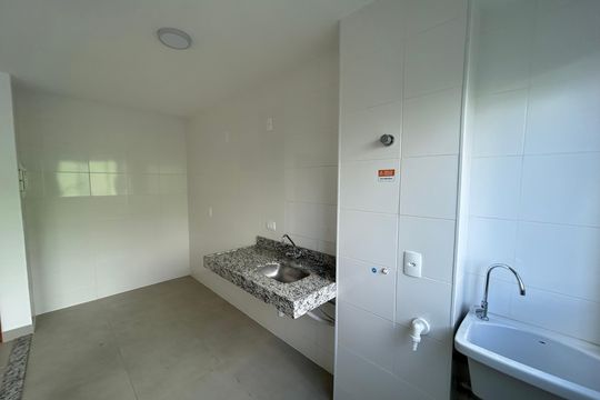 Cozinha de apartamento para alugar com 2 quartos, 46m² em Braúnas, Belo Horizonte
