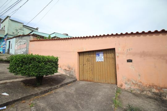 Plaquinha Instalada 30/09/2026 DSUH-236 de casa à venda com 3 quartos, 450m² em Lindéia, Contagem