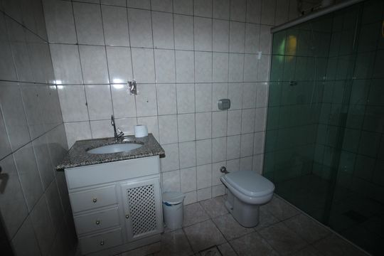 Banheiro de casa à venda com 3 quartos, 450m² em Lindéia, Contagem