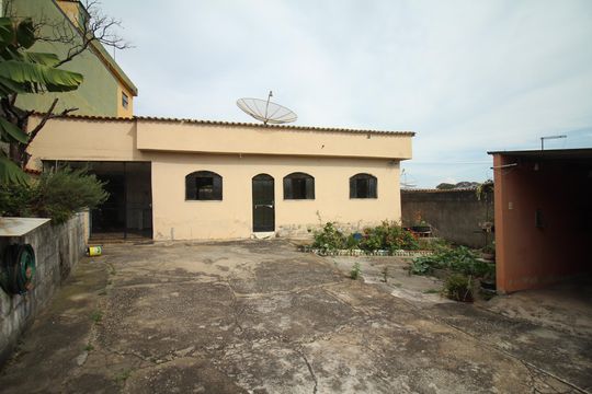 Quintal de casa à venda com 3 quartos, 450m² em Lindéia, Contagem