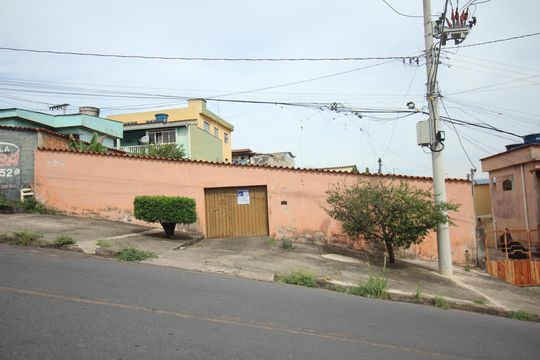 Fachada / Plaquinha Instalada 30/09/2026 DSUH-236 de casa à venda com 3 quartos, 450m² em Lindéia, Contagem