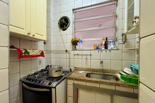 Cozinha de apartamento para alugar com 1 quarto, 50m² em Copacabana, Rio de Janeiro