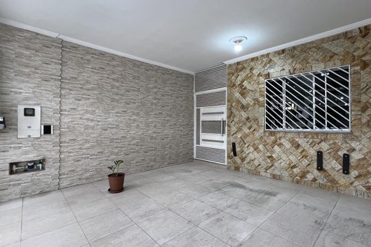Garagem de casa à venda com 4 quartos, 125m² em Vila Paraiso, Guarulhos