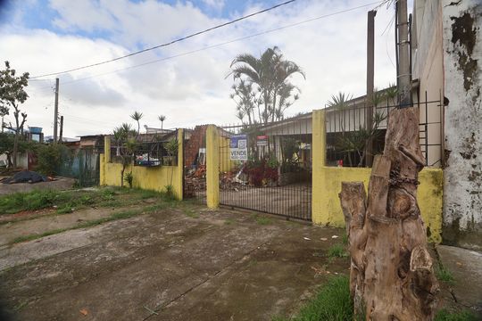 Fachada de casa à venda com 3 quartos, 70m² em Niterói, Canoas