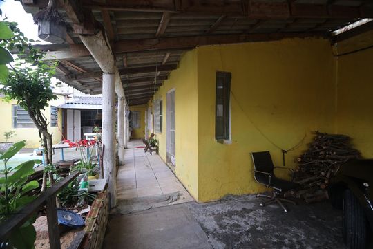 Quintal de casa à venda com 3 quartos, 70m² em Niterói, Canoas