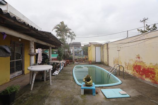 Piscina de casa à venda com 3 quartos, 70m² em Niterói, Canoas