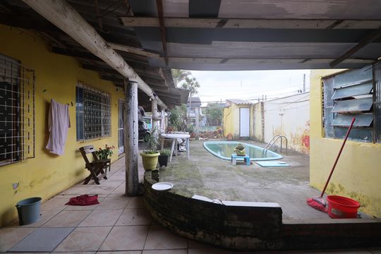 Quintal de casa à venda com 3 quartos, 70m² em Niterói, Canoas