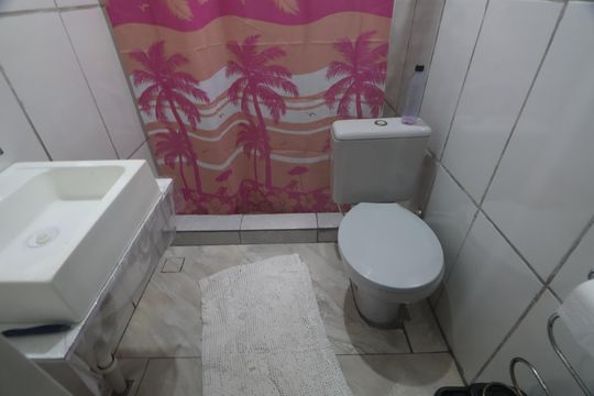 Banheiro/quarto 3 de casa à venda com 3 quartos, 70m² em Niterói, Canoas
