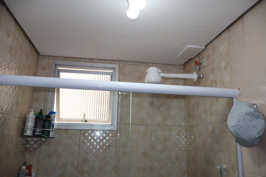 Banheiro de apartamento para alugar com 2 quartos, 60m² em Parque Tomas Saraiva, São Paulo
