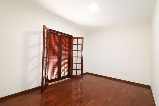 Casa à venda com 3 quartos, 760m² em Conjunto Habitacional Vila Santana (sousas), Campinas