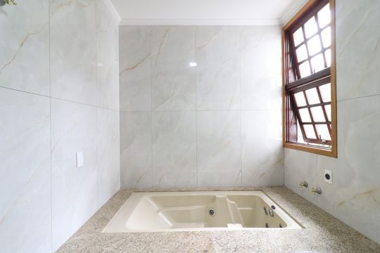 Casa à venda com 3 quartos, 760m² em Conjunto Habitacional Vila Santana (sousas), Campinas