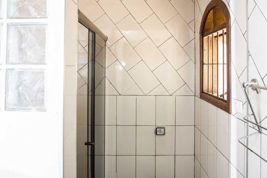 Banheiro 1 de casa para alugar com 3 quartos, 198m² em Conceição, Diadema