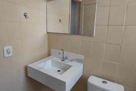 Banheiro de apartamento para alugar com 1 quarto, 50m² em Vila Isabel, Rio de Janeiro