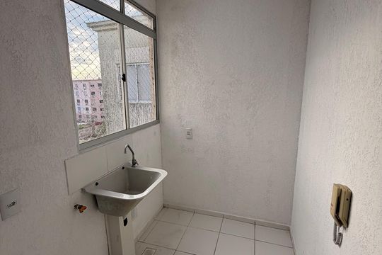 Cozinha/Área de serviço de apartamento para alugar com 2 quartos, 42m² em Mário Quintana, Porto Alegre