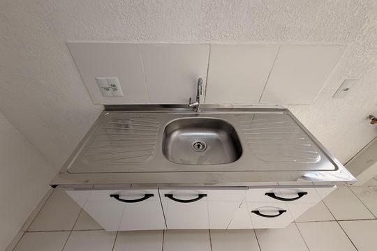 Cozinha/Área de serviço de apartamento para alugar com 2 quartos, 42m² em Mário Quintana, Porto Alegre