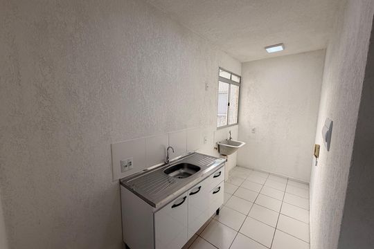 Cozinha/Área de serviço de apartamento para alugar com 2 quartos, 42m² em Mário Quintana, Porto Alegre