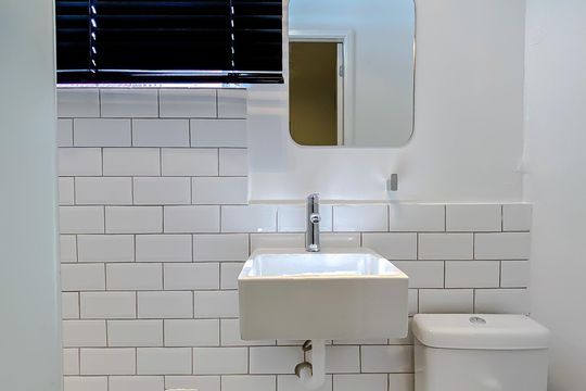 Banheiro de casa para alugar com 1 quarto, 15m² em Água Rasa, São Paulo