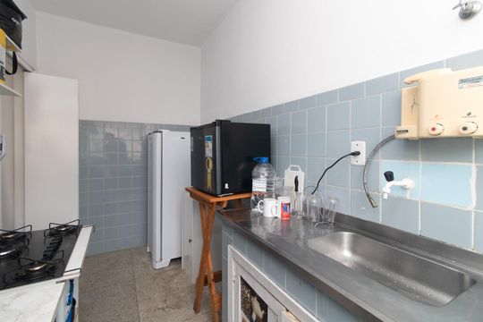 Cozinha de apartamento à venda com 2 quartos, 61m² em Santana, Porto Alegre
