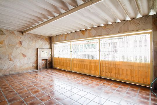 Garagem de casa para alugar com 2 quartos, 100m² em Vila Carrão, São Paulo