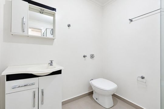 Banheiro social de apartamento para alugar com 1 quarto, 50m² em Centro, São Leopoldo