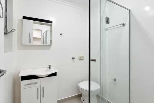 Banheiro social de apartamento para alugar com 1 quarto, 50m² em Centro, São Leopoldo