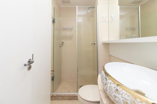 Banheiro de apartamento para alugar com 1 quarto, 70m² em Menino Deus, Porto Alegre