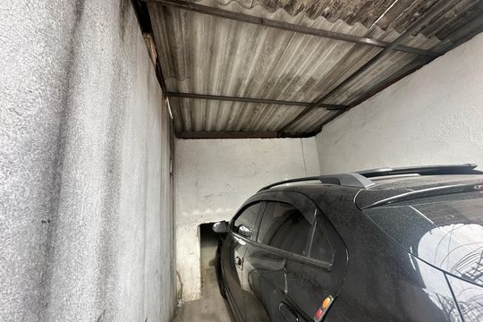Garagem de casa à venda com 2 quartos, 125m² em Parque dos Camargos, Barueri