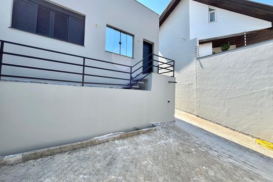 Garagem de casa para alugar com 3 quartos, 400m² em Planalto Paulista, São Paulo