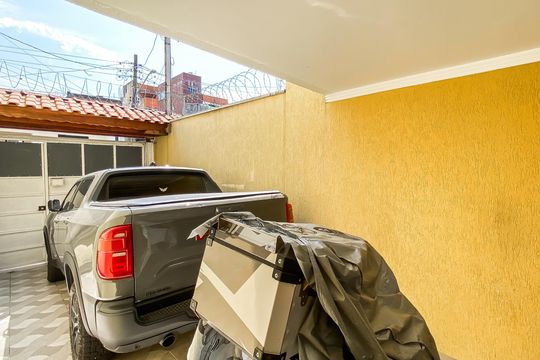 Garagem  de casa à venda com 2 quartos, 83m² em Vila Nhocuné, São Paulo