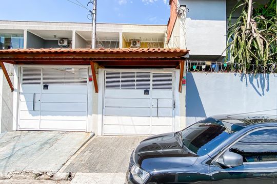 Fachada  de casa à venda com 2 quartos, 83m² em Vila Nhocuné, São Paulo