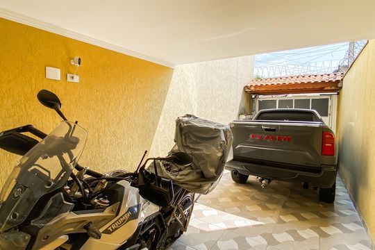 Garagem  de casa à venda com 2 quartos, 83m² em Vila Nhocuné, São Paulo