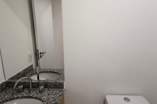 Banheiro social  de apartamento para alugar com 2 quartos, 61m² em Campestre, São Caetano do Sul
