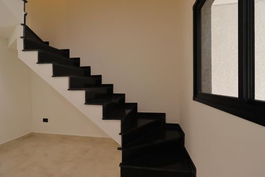Escada de casa à venda com 3 quartos, 120m² em Vila Lucinda, Santo André