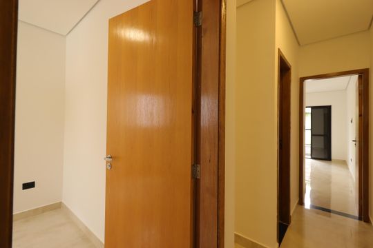Corredor do segundo piso de casa à venda com 3 quartos, 120m² em Vila Lucinda, Santo André