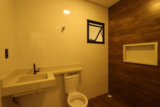 Banheiro Social de casa à venda com 3 quartos, 120m² em Vila Lucinda, Santo André